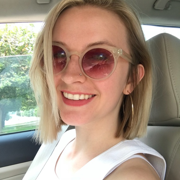 Meet your Posher, Heather - Picture 1 of 1